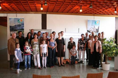 Die Familien der Namensgeber beim Festakt in der Herbert-Klein-Halle