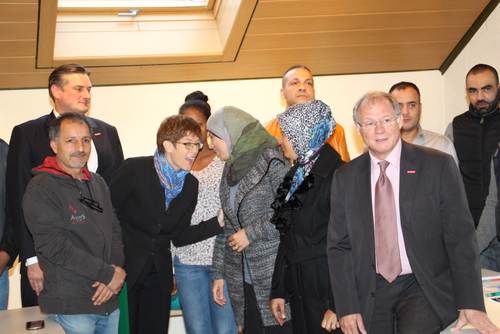 Eröffnung des Sprachkurses durch die Ministerpräsidentin Annegret Kramp-Karrenbauer und HWK-Präsident Bernd Wegner im Beisein des Beigeordneten der Stadt Wadern Jürgen Kreuder.
