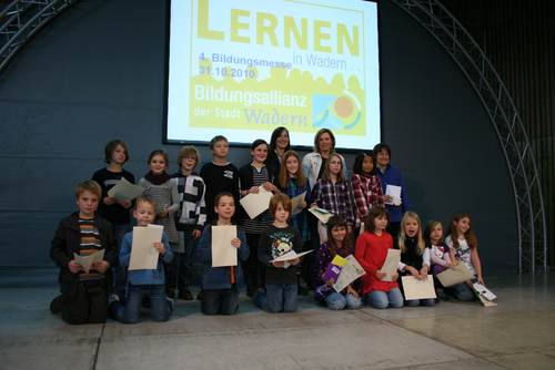 Die Sieger: Von der Grundschule Wadrill-Steinberg: Sophie Marx, Klara Zimmermann, Jana Heckmann, Timo Treitz, Theresia Berg, Maurice Gebel, Johannes Nickels, Michelle Kast. Von der Grundschule Lockweiler: Anna Laux und Anna Lena Andres. Von der Grundschule Nunkirchen: Corona Breit, Jesse Veit, Joseph Tirbach, Noah Schmitt, Fynn Weyand, Amélie Schmitt, Lilian Ahmad, Melvin Hewer, Laura Agnes Eisenbart und Siriphan Ballad.