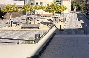 Platz_M_Unten_Sitzgruppe_mitPlatz